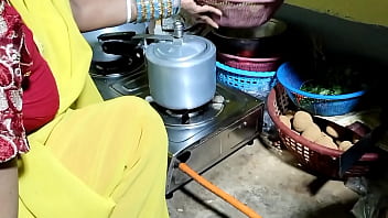 Preview 1 of Hd Vedz - Dost ki biwi ko kitchen me doggy style me choda.bengali audio