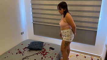 Preview 1 of India Shot Movie Xxx - La puta de mi madrastra me enga&ntilde_a y se hace pasar por mi novia como pretexto para que la folle duro.