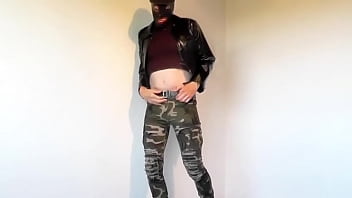 Preview 1 of Oo No Son - pissed in military jeans