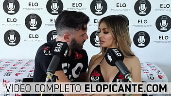 Preview 3 of Shemale Fuck My Husband And Me10 - VEVE VALENCIA MUESTRA LA COLA EN EL CUARTO PICANTE