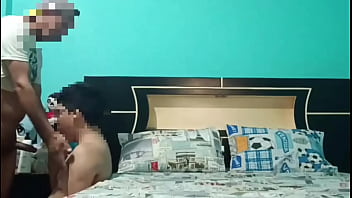 Preview 1 of Japanese Mom And Son Boobs Kiss - Reuni&oacute_n con los chacales del barrio (Trailer)