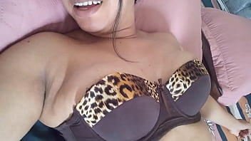 Preview 1 of Fuk By Yoga Trainer - &iquest_QUIERES VER ALGO RICO? LA MORENA SEXY CON SU CO&Ntilde_O HAMBRIENTO Y LOS DEDOS ADENTRO MASAJEANDO RICO