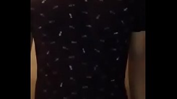 Preview 1 of Poppers Oralhero - Quit&aacute_ndose la ropa