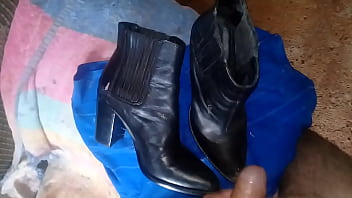 Preview 2 of Incest Family Uncensored Hd - Gozadinha nas botas Arezzo