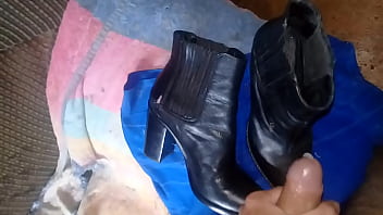 Preview 3 of Incest Family Uncensored Hd - Gozadinha nas botas Arezzo
