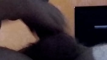Preview 4 of Cocuk Sikii - Japa ninfeta chupando a pica do seu meio-irm&atilde_o escondido enquanto todos dormem ao lado,  ainda engoliu a leite