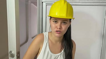 Preview 1 of Kopur - llega una constructora sexy hacer unos arreglos en mi casa y termina calentandome hasta follarme y hacerme correr en ella