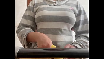 Preview 1 of Dani Danials Dp - Ricas Tetas de mi esposa  cocinando