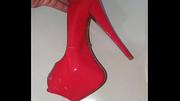 Preview 4 of Odeaxes Vedeo - Usando scarpin e dando uma super gozada no Peep toe Schutz vermelho da namorada