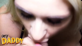 Preview 2 of King Of Queens Porn Parody - Mi amiga de la universidad