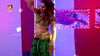 Preview 2 of Srilanka Mawuni Roi - Sexy Hot Mallu Dancer Very Deep Big Open Navel Hole Dance