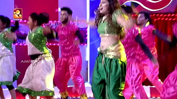 Preview 3 of Srilanka Mawuni Roi - Sexy Hot Mallu Dancer Very Deep Big Open Navel Hole Dance