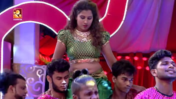 Preview 1 of Srilanka Mawuni Roi - Sexy Hot Mallu Dancer Very Deep Big Open Navel Hole Dance