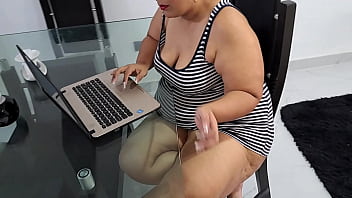 Preview 1 of Pornhub Primium - Le pido a mi madrastra una mamada y ella accede sin ningun problema porque le encanta mi polla