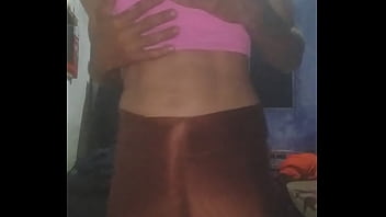 Preview 2 of Sauig Rati - Cdzinha de legging bem apertadinha com brinquedo no rabo