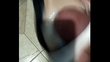 Preview 2 of Brides Wife - Batendo uma e gozando na sandalia da amiga