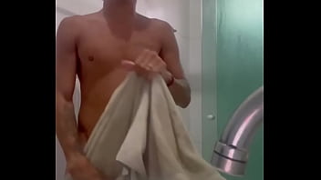 Preview 4 of Xnxx New Village Bhabi - Novinho carioca dotado no banho( completo mo RED)
