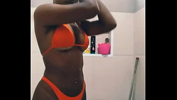 Preview 2 of Brooke Does Her Best - Gostosa dan&ccedil_ando funk e depois tomando banho ficando molhadinha