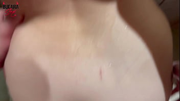 Preview 4 of Desi Dubbed - Encuentro a mi hermanastra en la ducha,  me pongo cachondo y terminamos follando