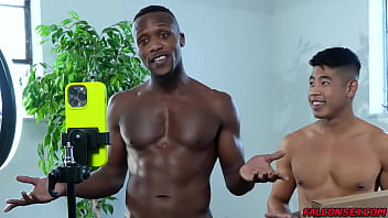 Preview 1 of Pronhub Korea - Fun interracial fucking with Andrew Donovan and Luke Truong. Andre is teaming up with Luke in his latest unboxing video!They are filming while Luke suck off Andre&#039_s cock and licks his cheeks clean