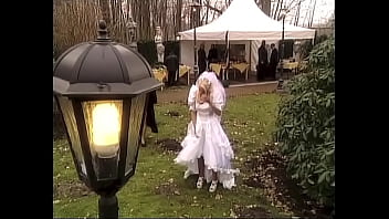 Preview 1 of Karton Vldeo Xxx - A nice blowjob at the wedding among the guests