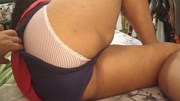 Preview 1 of Melayu Bigtit - Masajeando el culo de mi nuera en la cama