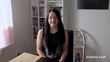 Preview 2 of Xxxpcar - Emma mag viele K&uuml_sse und Streicheleinheiten