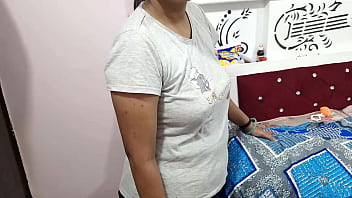 Preview 1 of English X Bideo - सौतेली बहन को नौकर के साथ रोमांस करते पकड़ा फिर सौतेले भाई ने ब्लैकमेल करके चोदा,  हिंदी सेक्स वीडियो
