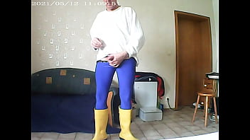 Preview 3 of Nerd Boy Found In The Cover - Gummistiefel Goileglatze