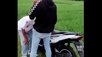 Preview 2 of Wife Switch Beach - Nắc nhau ngo&agrave_i ruộng part 1
