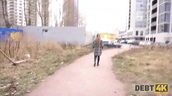 Preview 1 of Retro Na Siririca - Debt4k. Alice Klay viene scopata da uno sconosciuto perch&eacute_ ha preso un prestito per iPhone