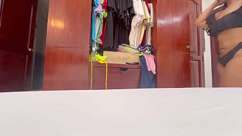 Preview 3 of Hiro Xxx - La sirvienta m&aacute_s sexy se desviste