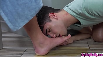 Preview 2 of Boi Small Fak Mom - Licking my stepdads feet is what I want!