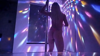 Preview 2 of Www Divas Nikki Bella - Striper sensual pro velho  da lancha