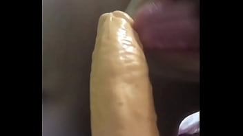 Preview 2 of Skinny Big Sex Nigga - Despu&eacute_s de masturbarme con mi juguete le doy unos besitos