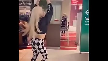 Preview 2 of Tianna Tyler - preciosa rubia bailando en el centro comercial