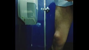 Preview 2 of Homemade High School - Sigo ense&ntilde_ando culo en los ba&ntilde_os,  casi lo logro...