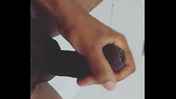 Preview 1 of Tasuy Com - Punheta no banheiro do trabalho