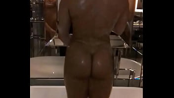 Preview 1 of Kd Juicy - Zahra twerks naked in bath tub