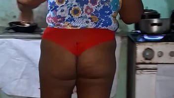 Preview 2 of Sky Vairn - Crente safada na cozinha
