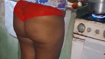 Preview 3 of Sky Vairn - Crente safada na cozinha