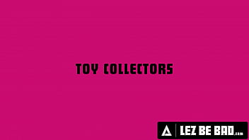 Preview 1 of Ladies Fess Sex - LEZ BE BAD - Sex Toys Collectors Hazel Grace &amp_ Charlie Forde Try DOUBLE-ENDED VIBRATOR &amp_ New Toys!