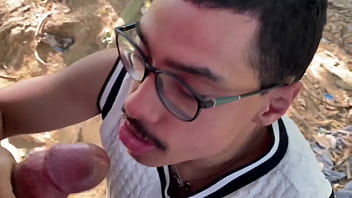Preview 2 of 90ags Xxxx Boy - FUI DAR UMA VOLTA NA TRILHA E DEIXEI O NOVINHO ESCORRENDO PORRA
