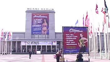 Preview 2 of Real Spun Brother Sister - Don Picone na Venus Erotic Fair em Berlin. Exclusivo SEX4U chegando para o 3.o dia - HighLights 10