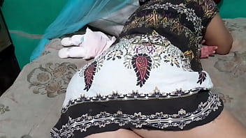 Preview 1 of Hot Beauty Anal Teen - Ispiando a mi prima en su cuarto