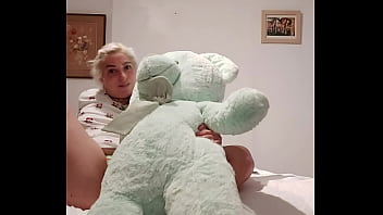 Preview 3 of Miya Khalifa Cumshot - Alina Modelista playing a sexy games