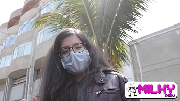 Preview 1 of Sauna Mayis - Convencen f&aacute_cilmente a GRETA para subir al taxi y luego le ofrecen dinero a cambio de probar su co&ntilde_o rosado... Hermosa ninf&oacute_mana  venezolana