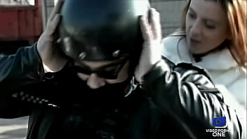 Preview 3 of Indian Besi Amazing Boy - Lee Ann et Maeva,  brunettes rebelles,  baisent sur une moto
