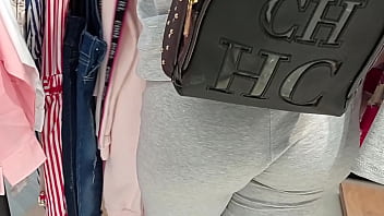 Preview 1 of Xxx Seping - Esta Teen Estaba Comprando Ropa Y Termina Montando Con Su Gran Culo Una Polla Hasta Que Se Corre Dentro
