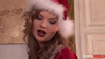 Preview 2 of Girl At Bikini - Santa&#039_s Girl Tarra White Gets Christmas Cum GP1644